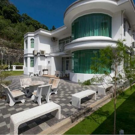 6, Persiaran Tanjung Bunga 3 Villa Бату Феринги Екстериор снимка