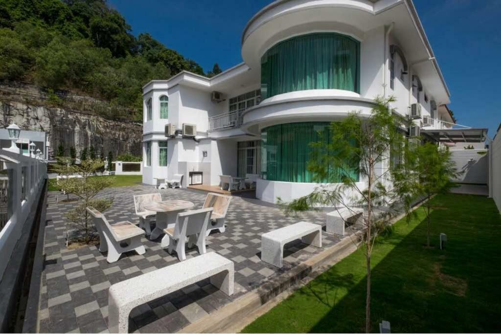 6, Persiaran Tanjung Bunga 3 Villa Бату Феринги Екстериор снимка