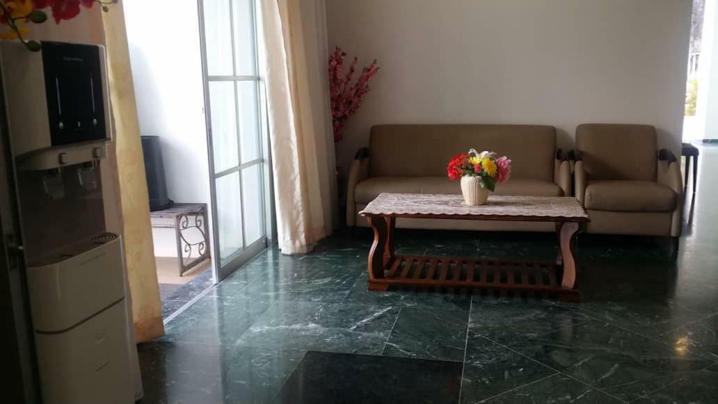 6, Persiaran Tanjung Bunga 3 Villa Бату Феринги Екстериор снимка