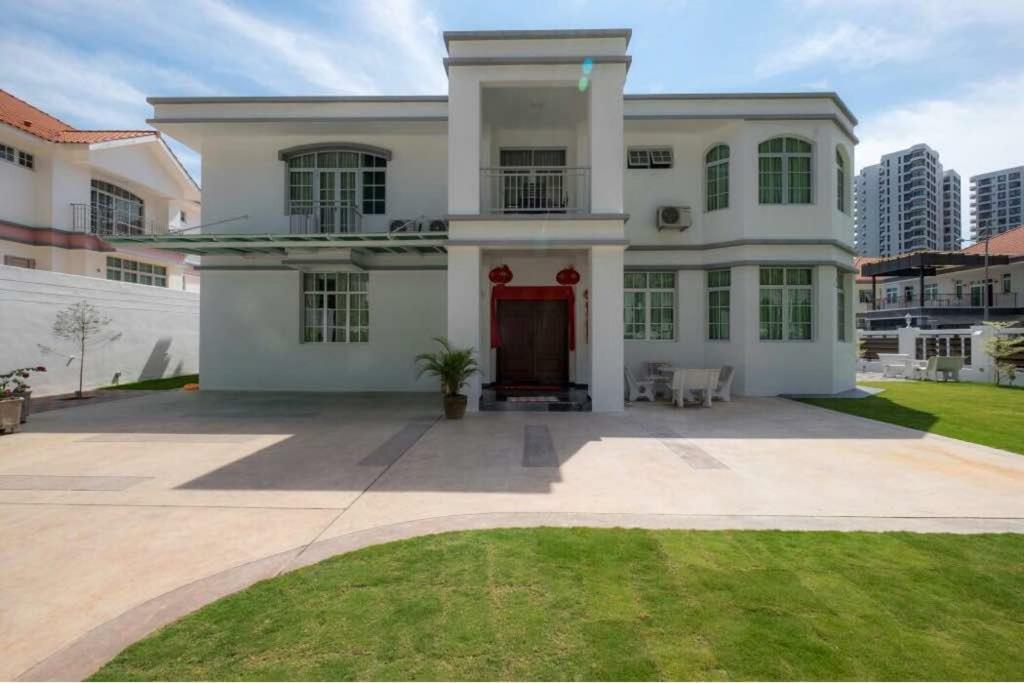6, Persiaran Tanjung Bunga 3 Villa Бату Феринги Екстериор снимка