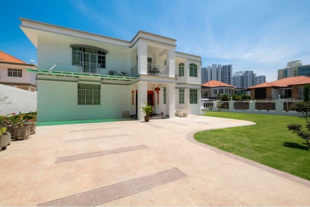 6, Persiaran Tanjung Bunga 3 Villa Бату Феринги Екстериор снимка
