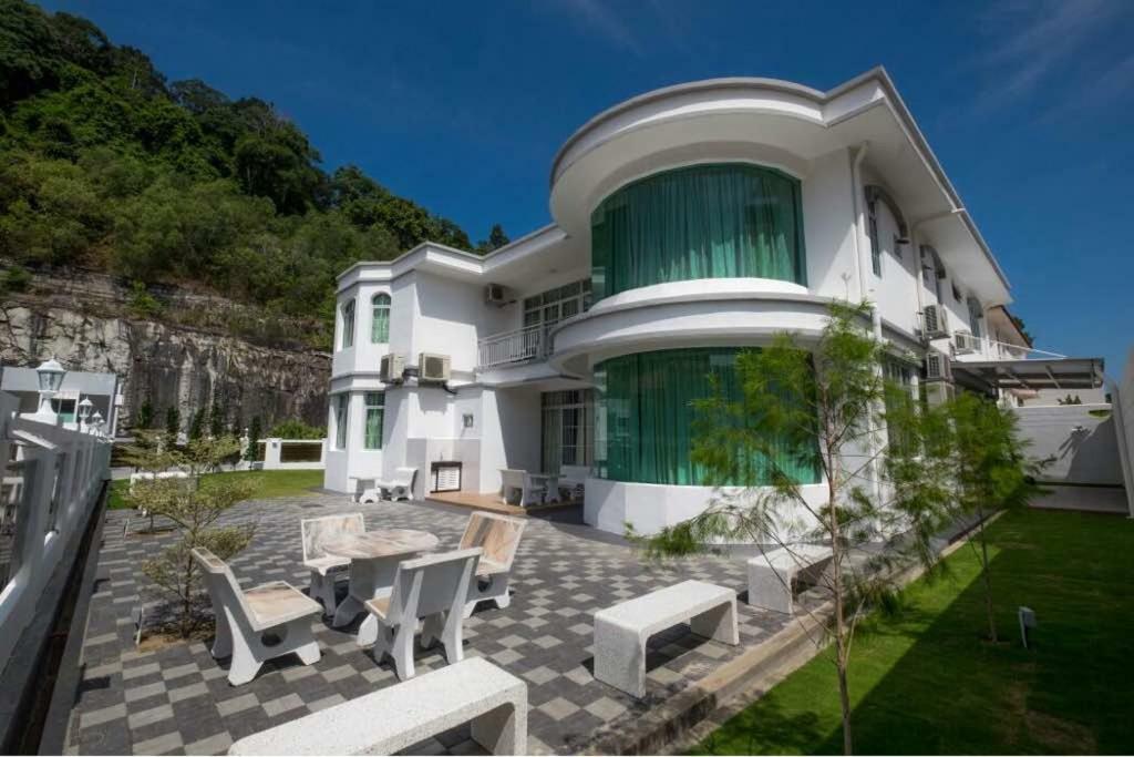 6, Persiaran Tanjung Bunga 3 Villa Бату Феринги Екстериор снимка