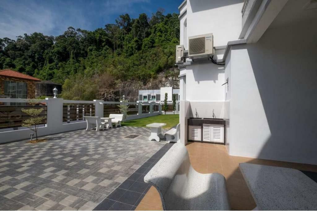 6, Persiaran Tanjung Bunga 3 Villa Бату Феринги Екстериор снимка