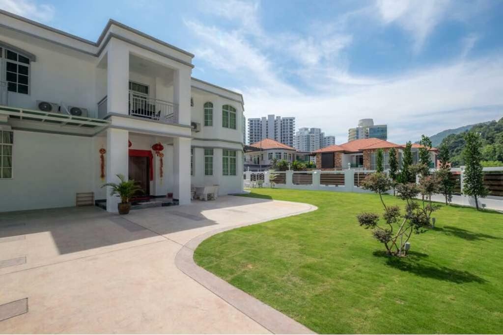 6, Persiaran Tanjung Bunga 3 Villa Бату Феринги Екстериор снимка