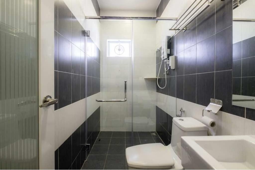 6, Persiaran Tanjung Bunga 3 Villa Бату Феринги Екстериор снимка