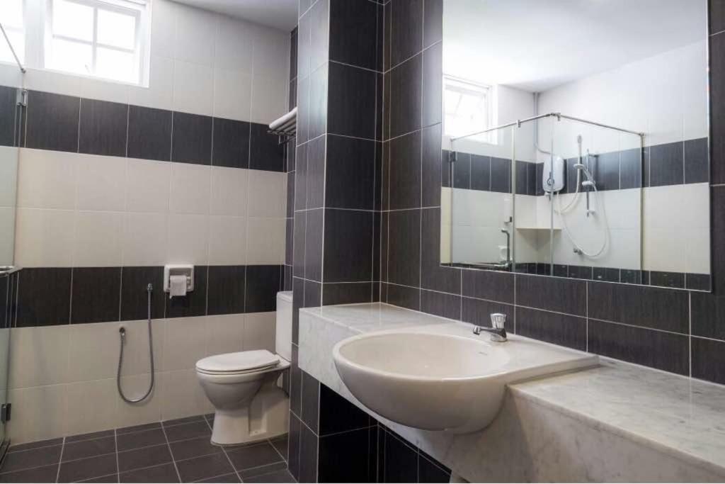 6, Persiaran Tanjung Bunga 3 Villa Бату Феринги Екстериор снимка