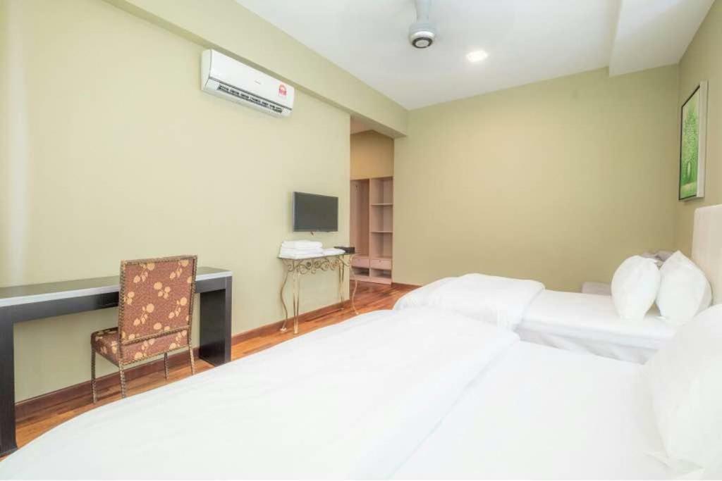 6, Persiaran Tanjung Bunga 3 Villa Бату Феринги Екстериор снимка