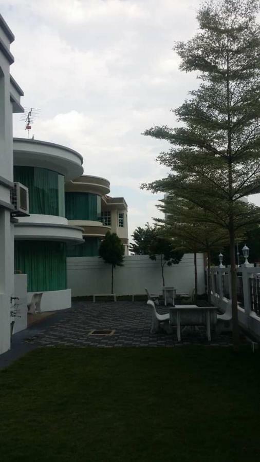 6, Persiaran Tanjung Bunga 3 Villa Бату Феринги Екстериор снимка