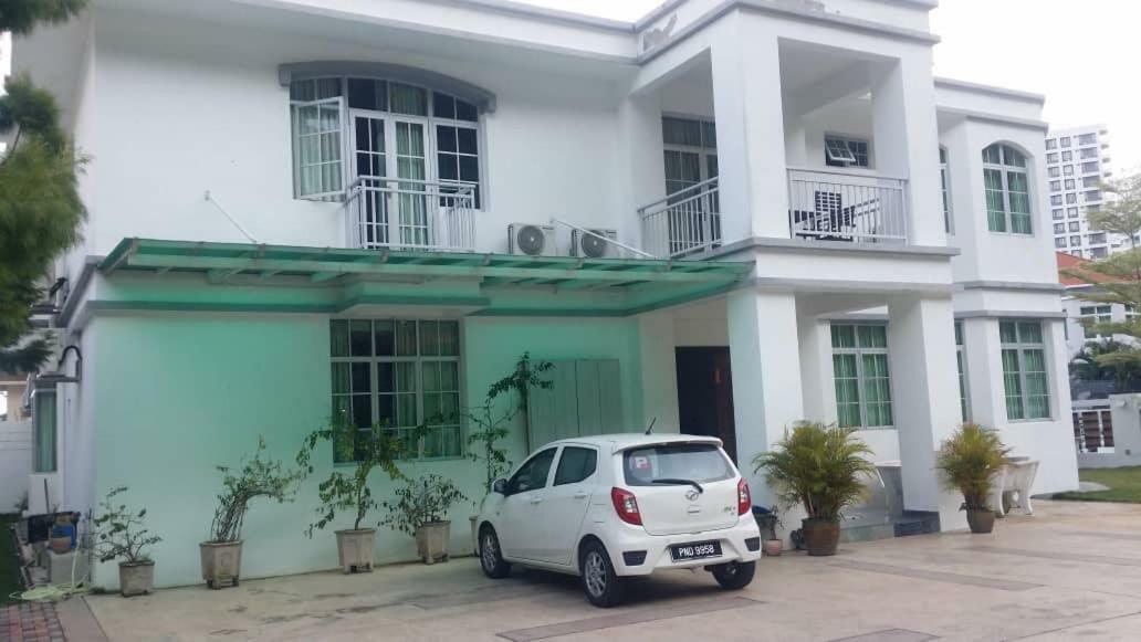 6, Persiaran Tanjung Bunga 3 Villa Бату Феринги Екстериор снимка